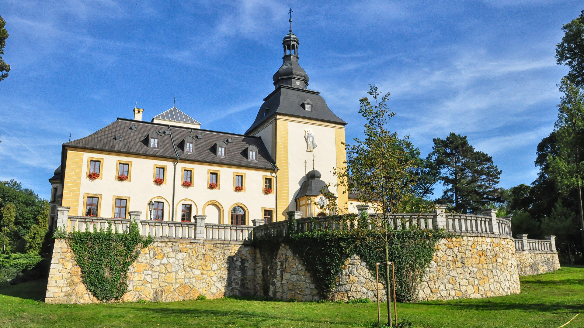 Śląskie-pałac-w-kamieniu-Śląskim